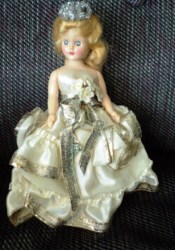 7'' 1940S BLONDE MOHAIR ORIGINAL PRINCESS BEAUTY DOLL, TIARA
